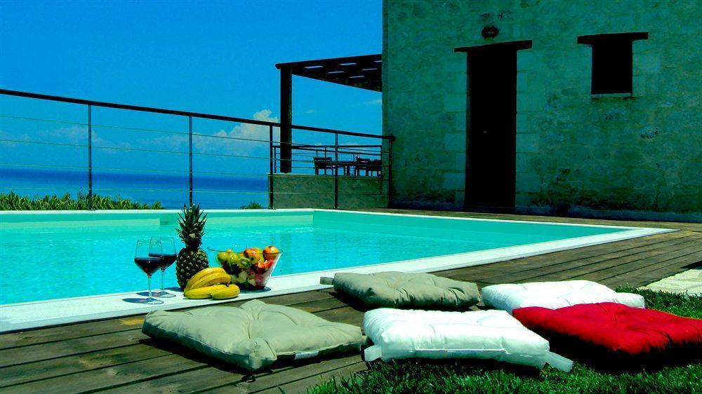 Exensian Villas&suites *