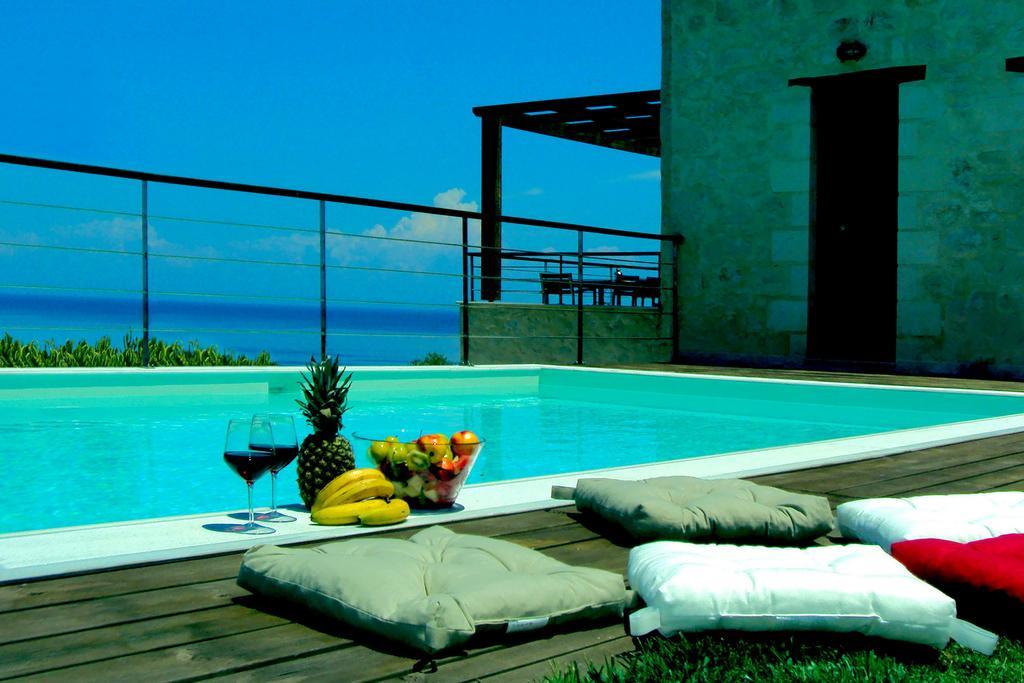 Exensian Villas&suites *