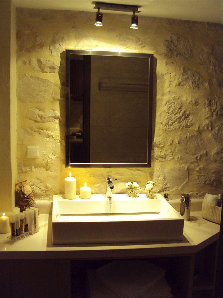 Exensian & Villa Marathias (Zakynthos)