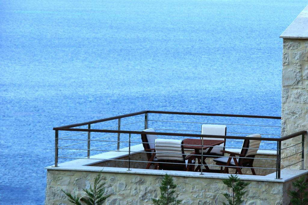 Exensian & Villa Marathias (Zakynthos)